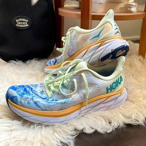 Hoka - EUC - Clifton 8 running shoes